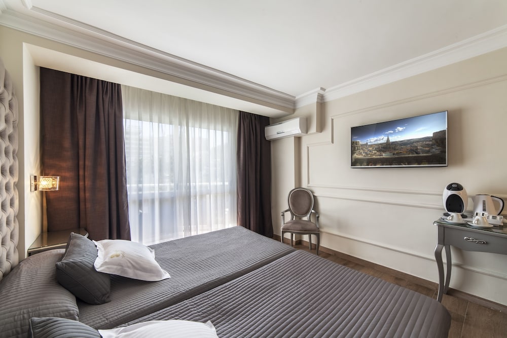 Superior Double or Twin Room, Terrace, Pool View - Photo 1