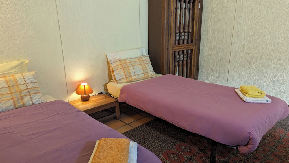 Basic Twin Room, 2 Twin Beds, Non Smoking, Pool View photo 1