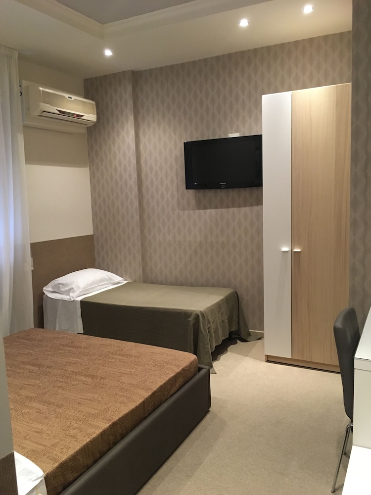 Classic Twin Room - Photo 3