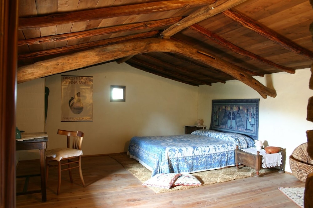 Room, Courtyard View (Azzurra)