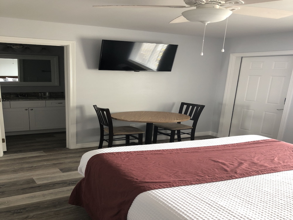 Standard Studio, 1 Queen Bed photo 3