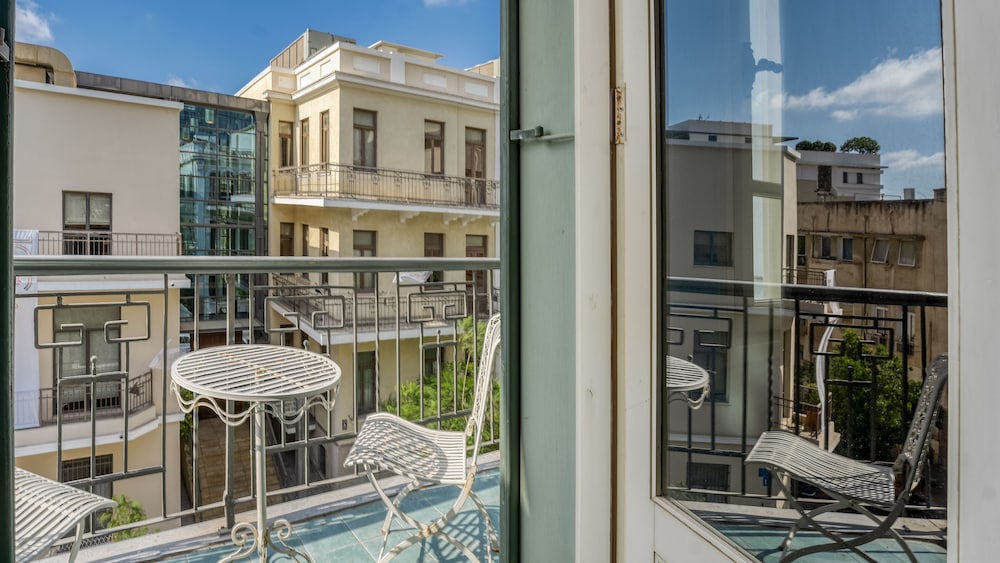 Deluxe Room, 1 King Bed, Balcony photo 1