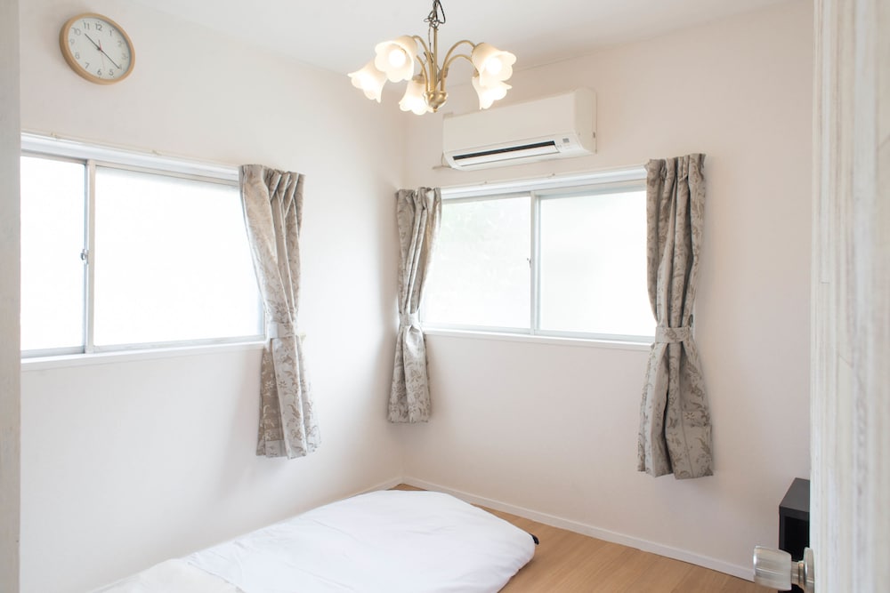 Economy Twin Room, Shared Bathroom photo 2