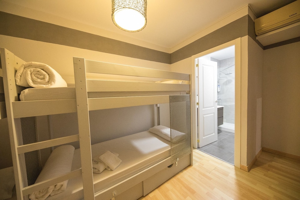 Dormitorio Compartido, Dormitorio Mixto, Baño Compartido (1 cama en Dormitorio Compartido de 8 camas)