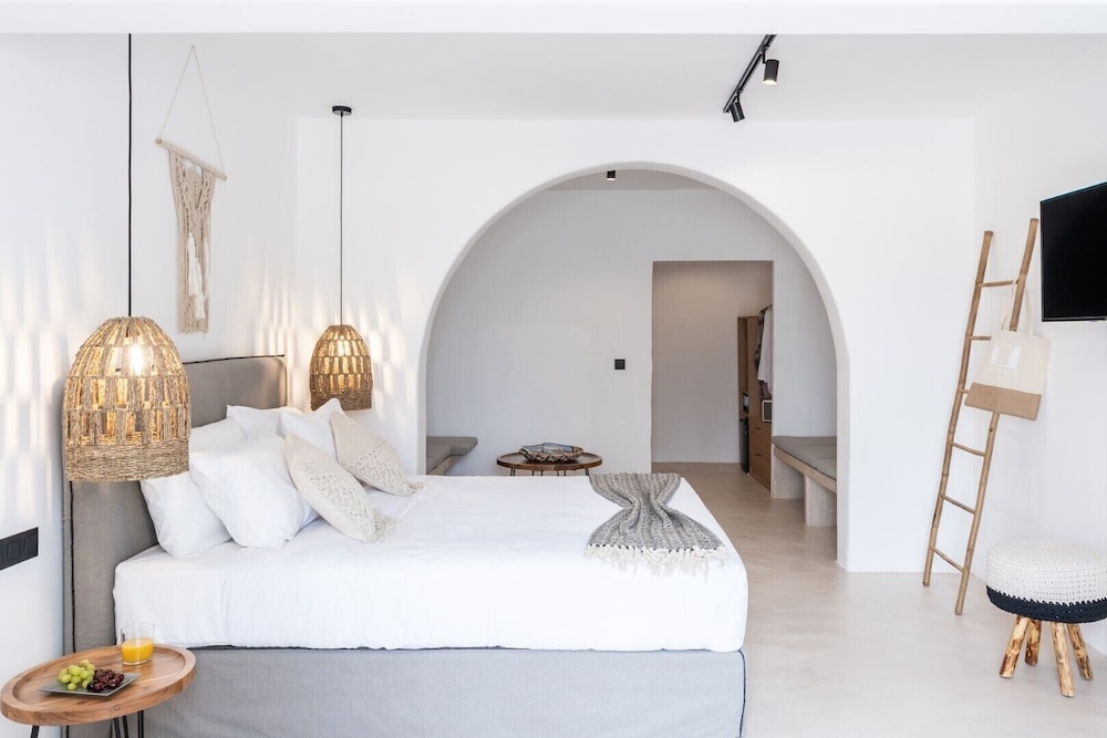 Junior Studio Suite, Pool View, Poolside
