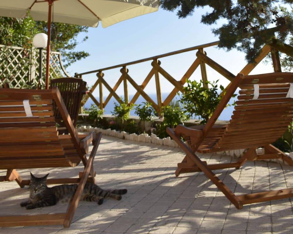 Villa photo 2