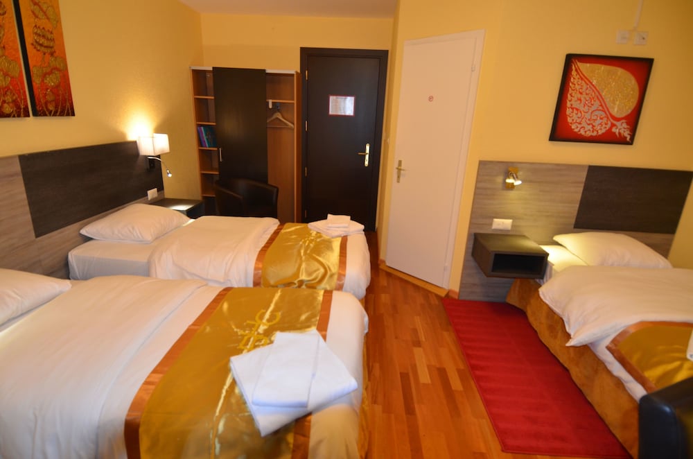 Triple Room, 3 Twin Beds photo 1