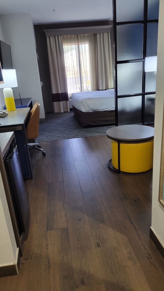 Suite, 1 King Bed with Sofa bed, Accessible, Non Smoking - Photo 13
