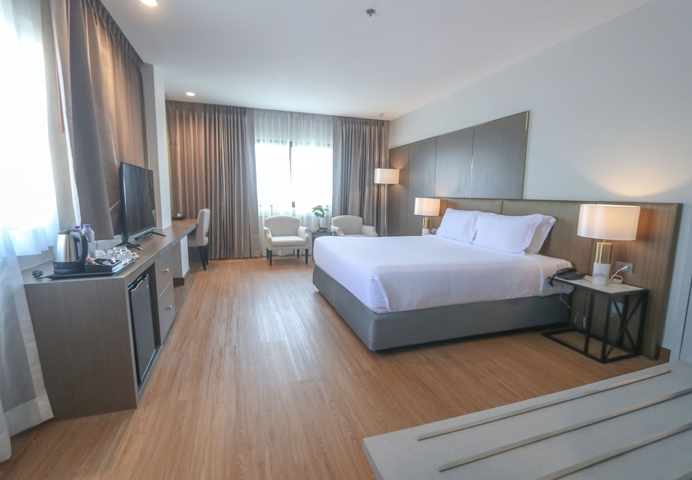 Panoramic Room, 1 King Bed, River View photo 3