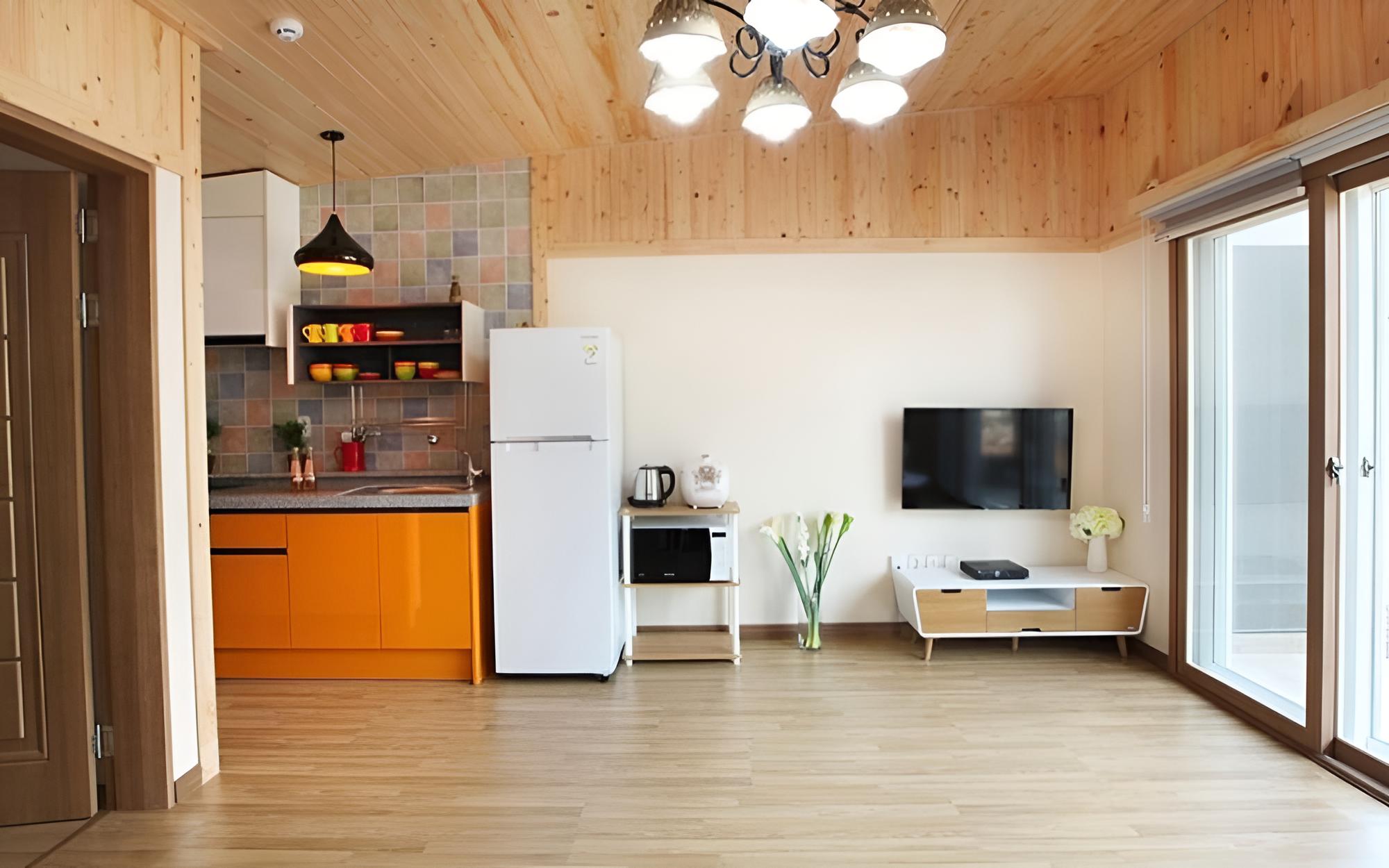 Room (Landscape) - Photo 3