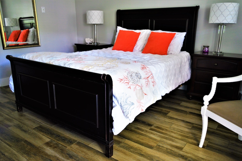 Standard Room, 1 Queen Bed photo 1