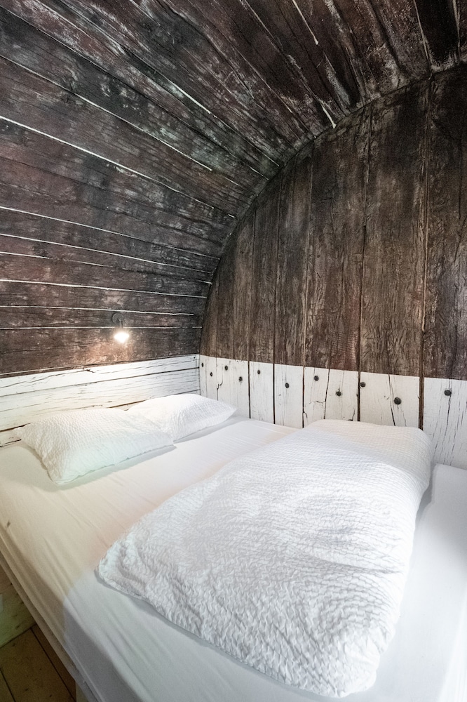 Cabin (Foudre) photo 1