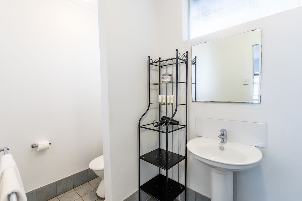 2 Bedroom Suite (Room 11&12, 15&16) photo 3