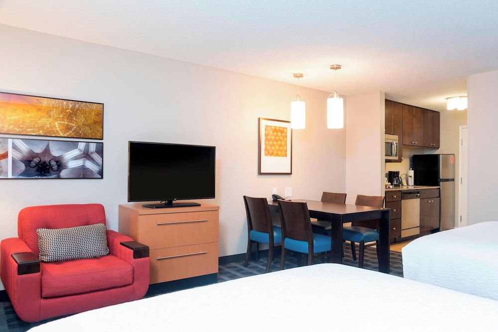 Studio, 2 Queen Beds (Mobility/Hearing Accessible, Tub) photo 3