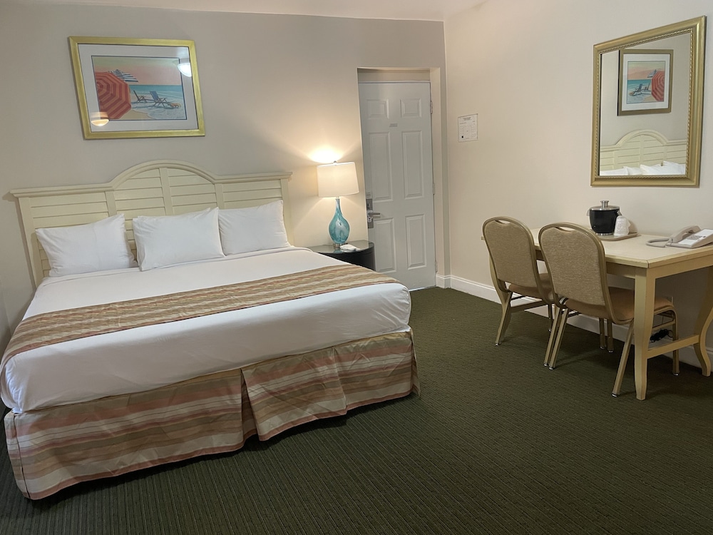 Deluxe Room, 1 King Bed, Kitchenette - Photo 2