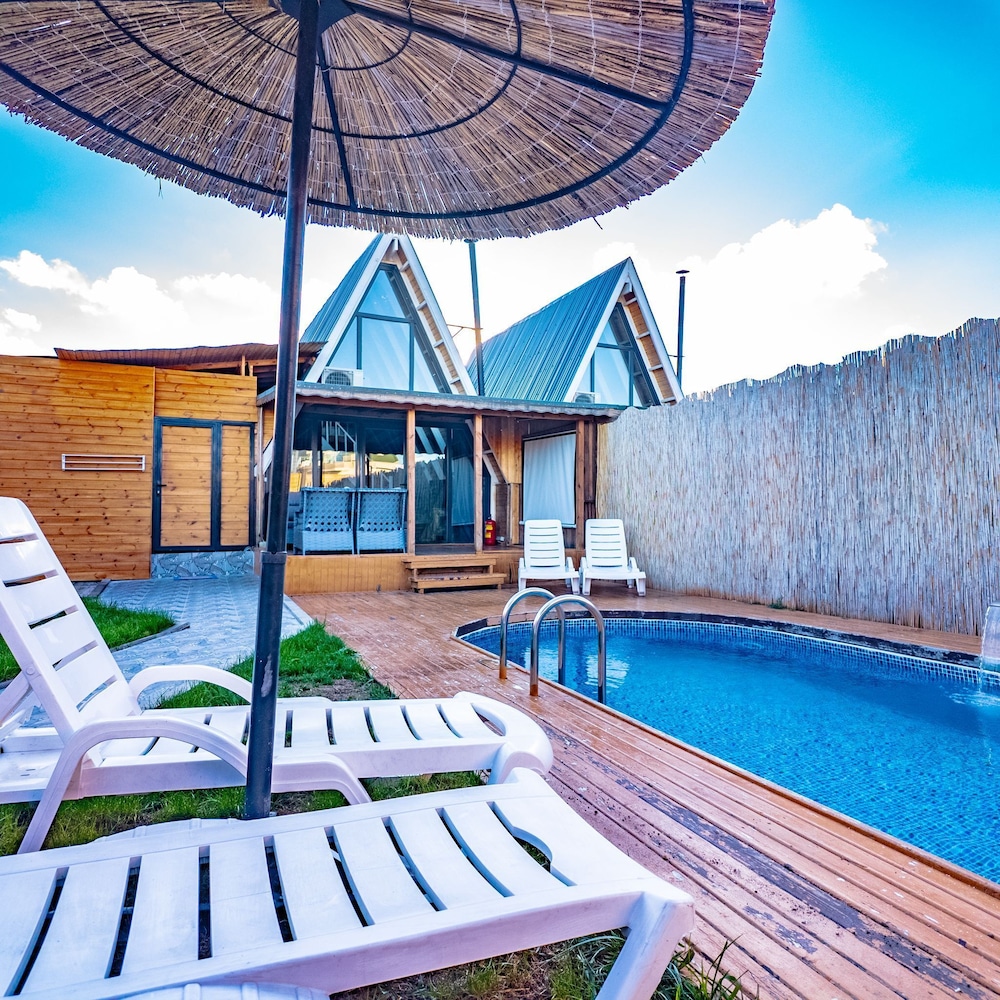 Comfort Bungalow, Pool View photo 2