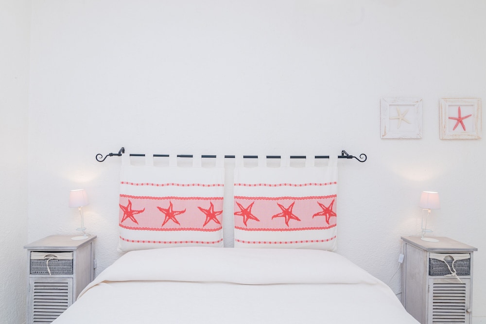 Family Apartment, Multiple Bedrooms (Piazzetta Casa Paola 200m From The)