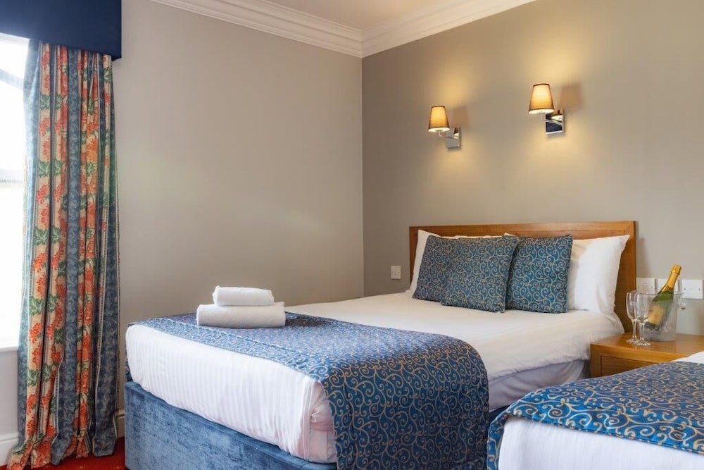 Standard Room, Multiple Beds photo 2