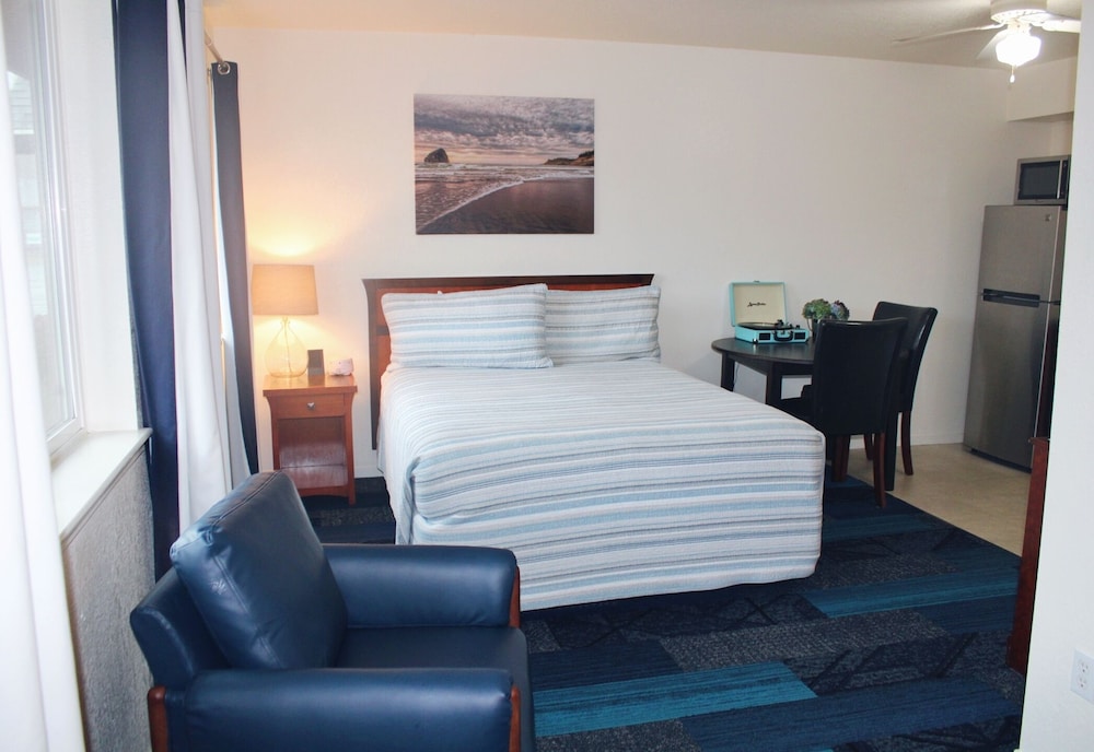 Comfort Studio, 1 Queen Bed, Kitchenette photo 3