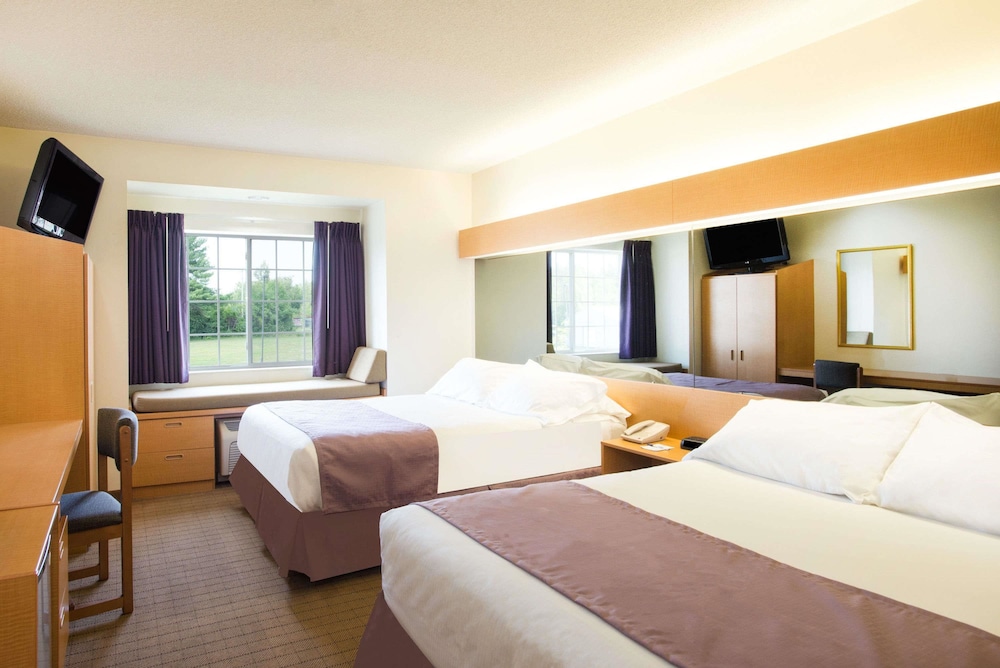 Room, 2 Queen Beds, Non Smoking - Photo 1
