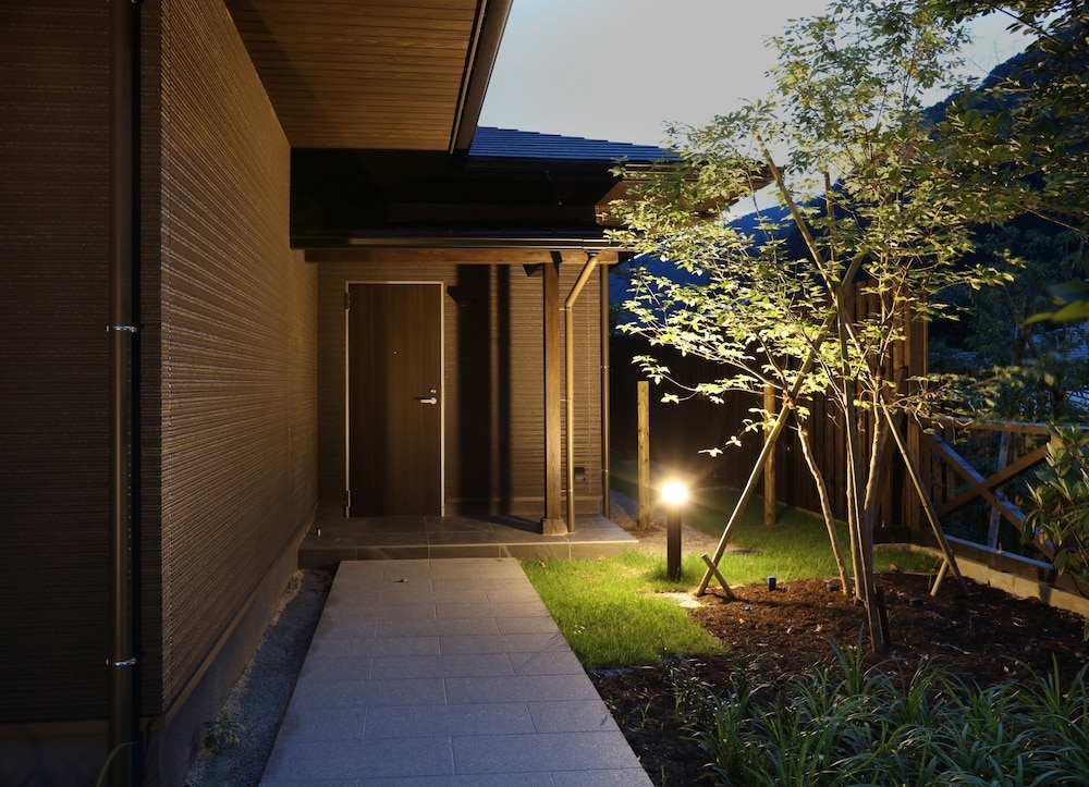 Family Quadruple Room, 2 Bedrooms, Non Smoking, Mountain View photo 3