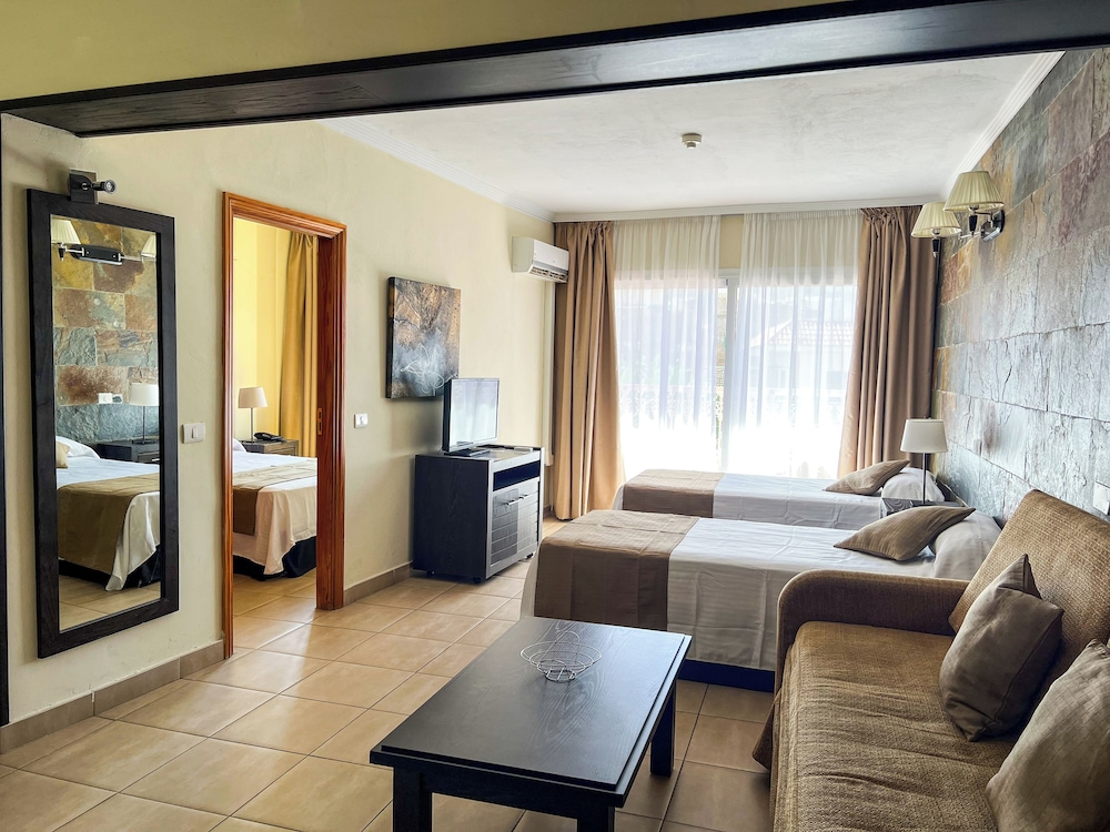 Suite, 1 Bedroom (2 Adults + 2 Children) - Photo 1
