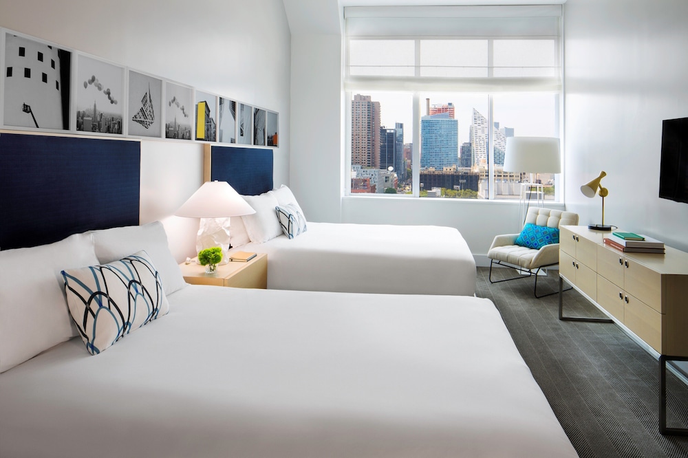 Deluxe Room, 2 Queen Beds, Mobility Accessible