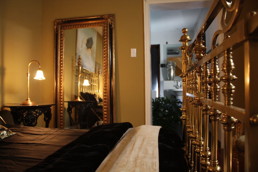 Room (Gold) photo 3