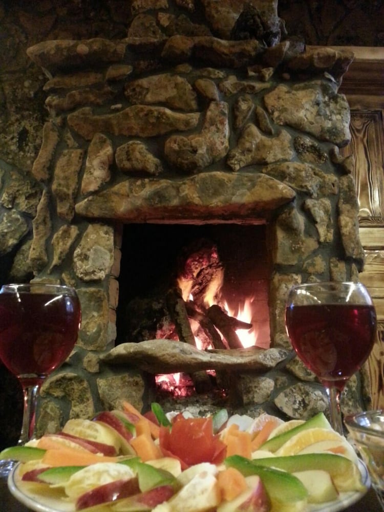 Stone House,1 Bedroom with Fireplace photo 2
