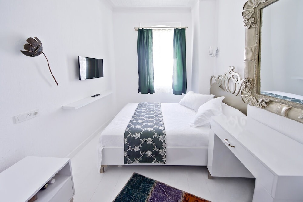 Deluxe Double Room (Artemis) photo 1