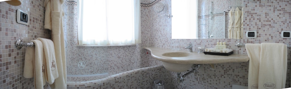 Suite, Park View - Photo 9