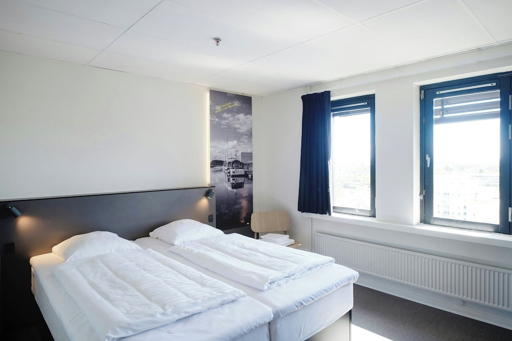 Standard Twin Room, 2 Twin Beds, City View - Photo 3