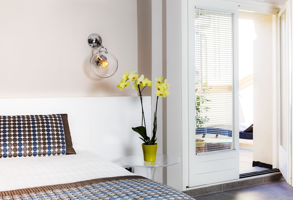 Design Suite, 1 King Bed, Non Smoking, Balcony - Photo 12