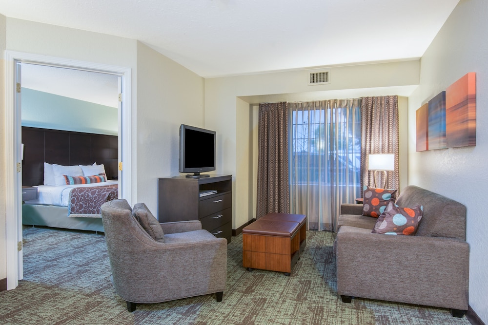 Suite, 2 Bedrooms, Kitchen - Photo 1