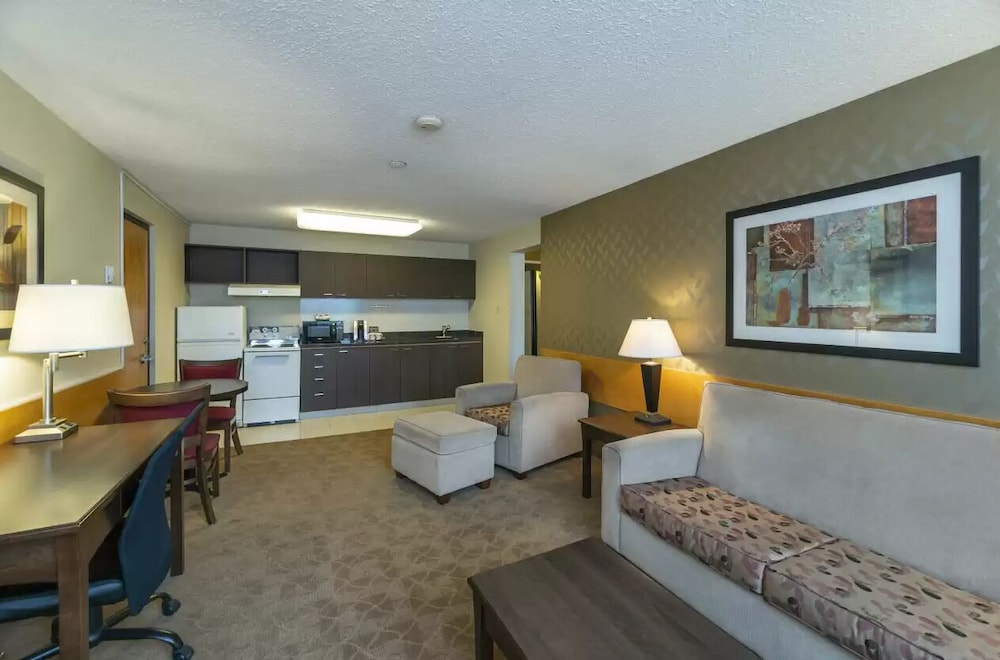 Family Suite, 1 Queen Bed With Sofa Bed, Kitchen