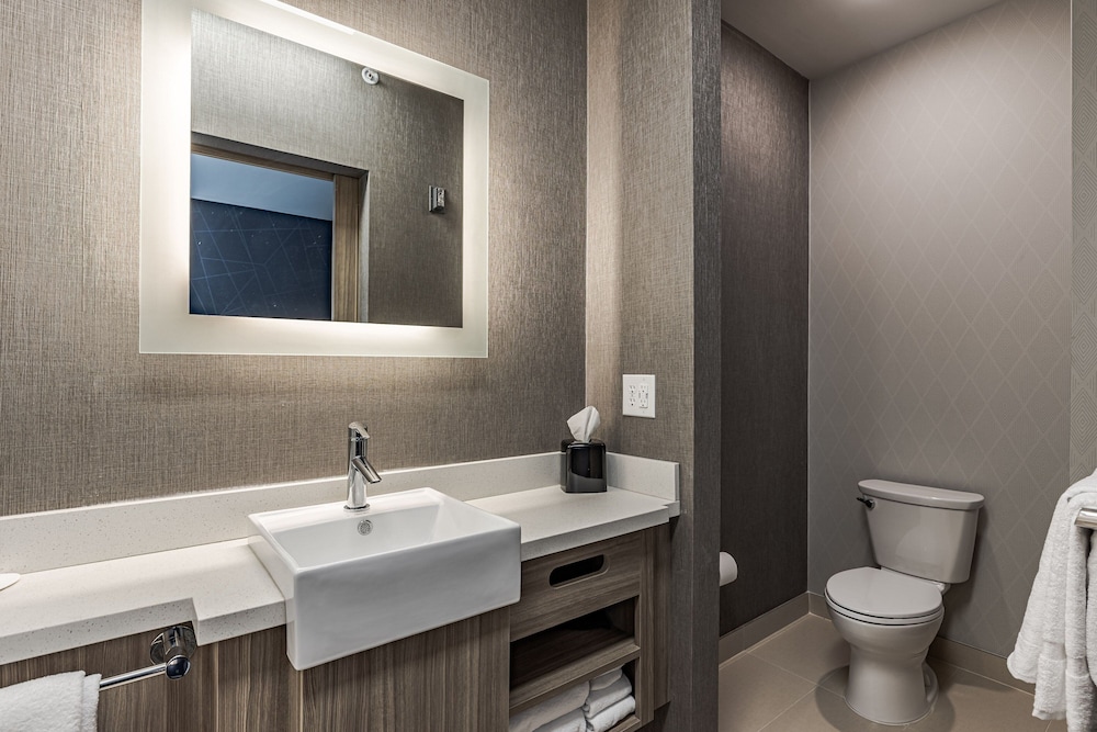 Suite, 2 Queen Beds (Mobility Accessible, Tub) - Photo 11