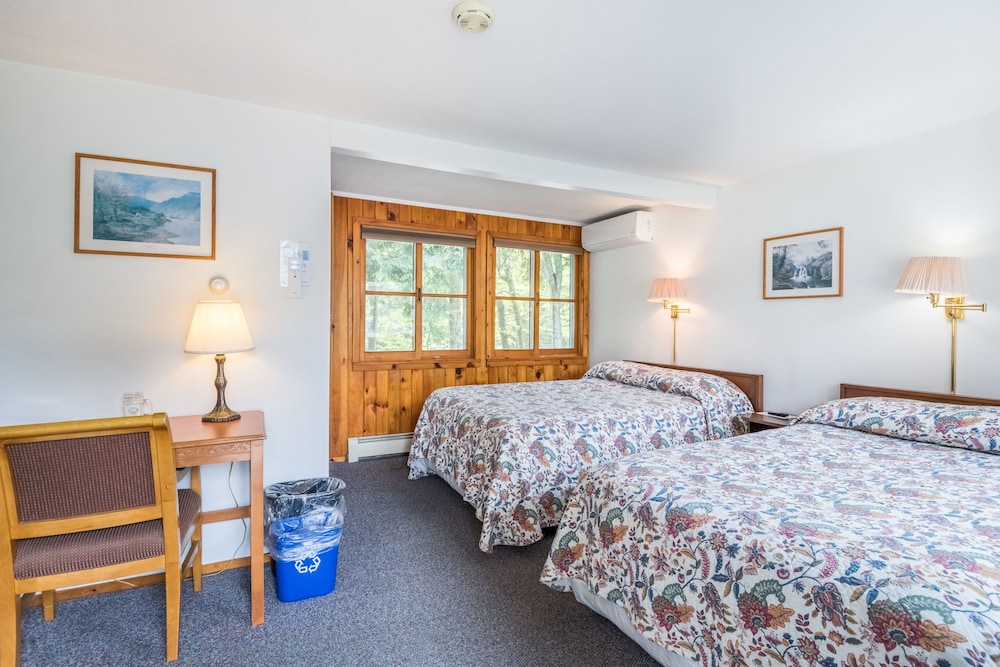 Double Room, 2 Double Beds, Refrigerator & Microwave, River View photo 3