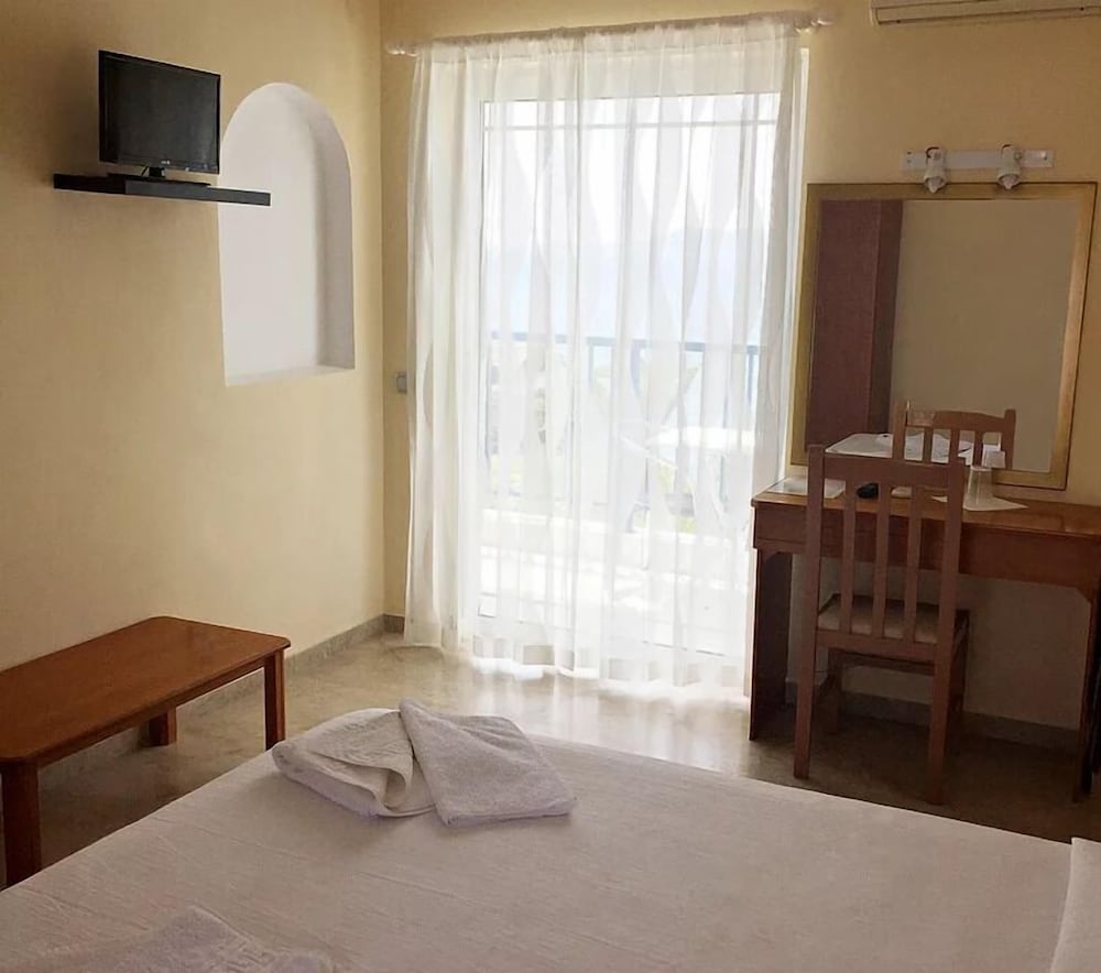Double Room, Balcony, Sea View photo 2