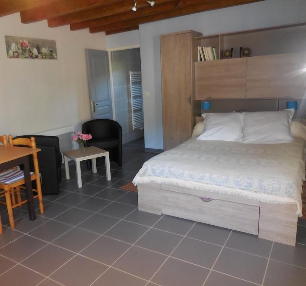 Studio, 1 Double Bed, Kitchen, Ground Floor photo 1
