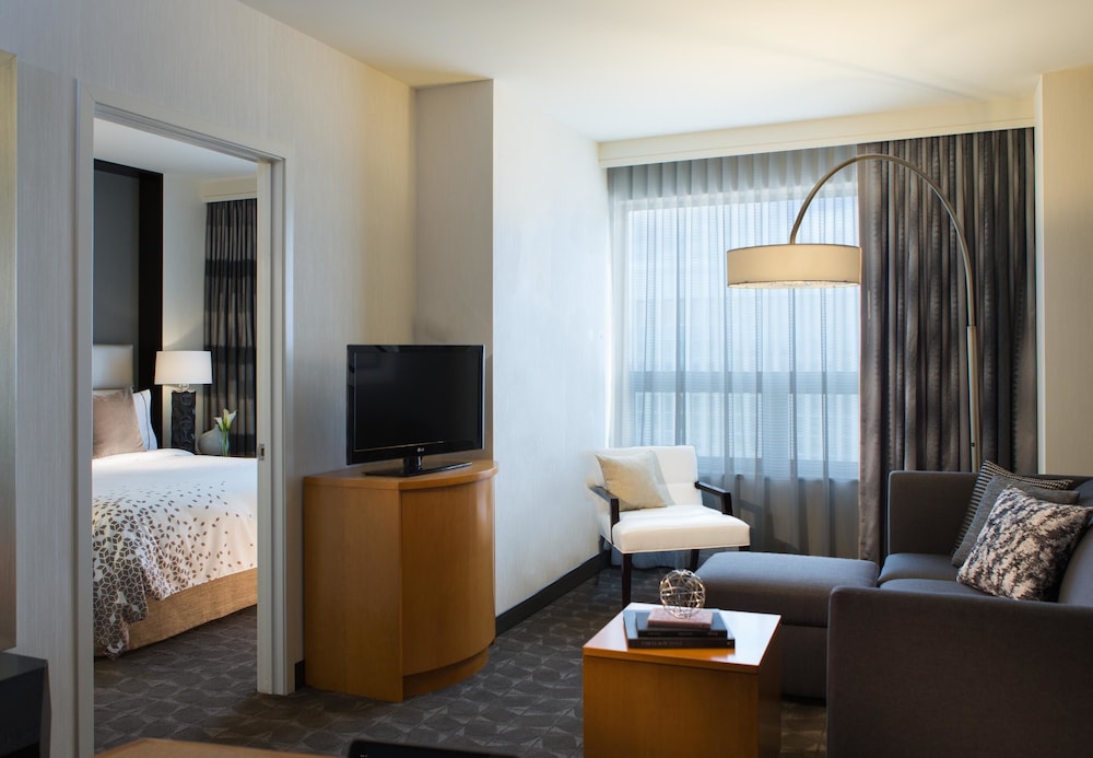 Club Suite, 1 Bedroom - Photo 2
