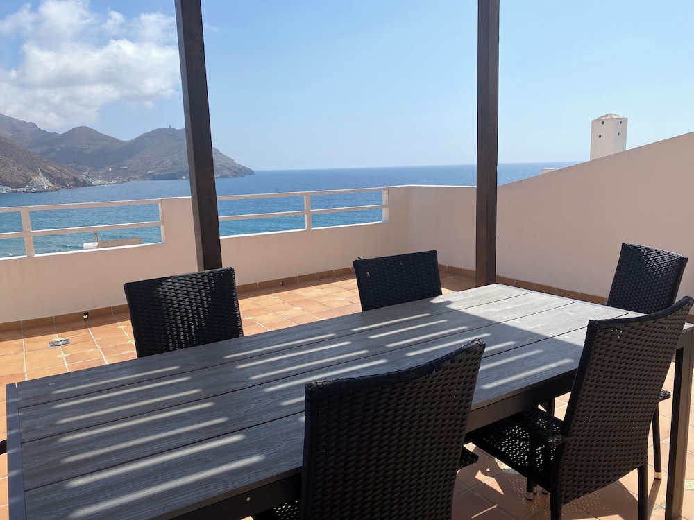 Design Apartment, 3 Bedrooms, Bay View, Oceanfront