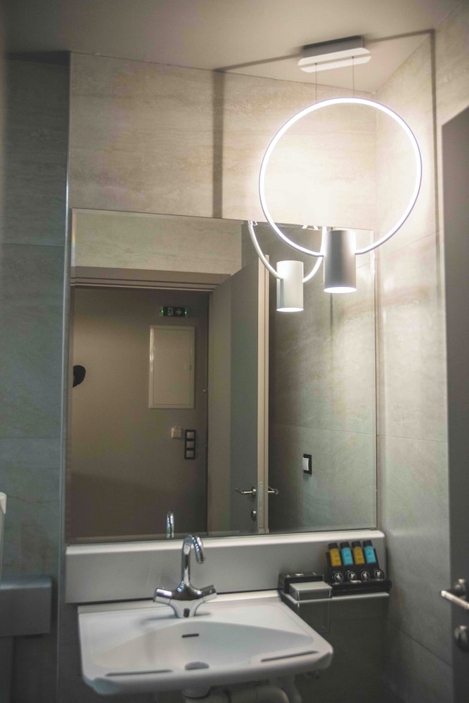 Rooster Suites, Photo 6