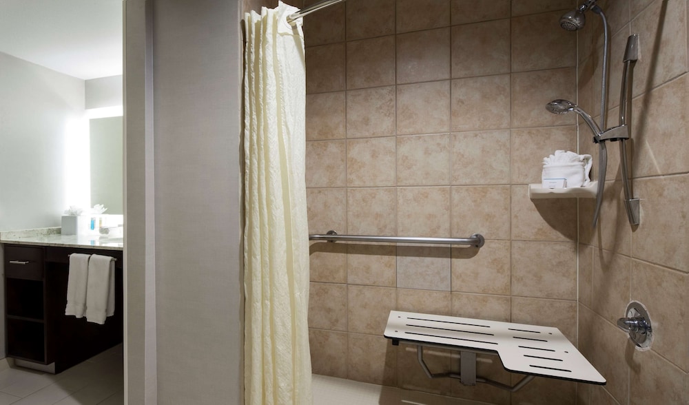 Suite, 1 King Bed, Accessible (Roll-in Shower)