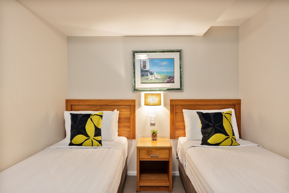 One Bedroom - Photo 2