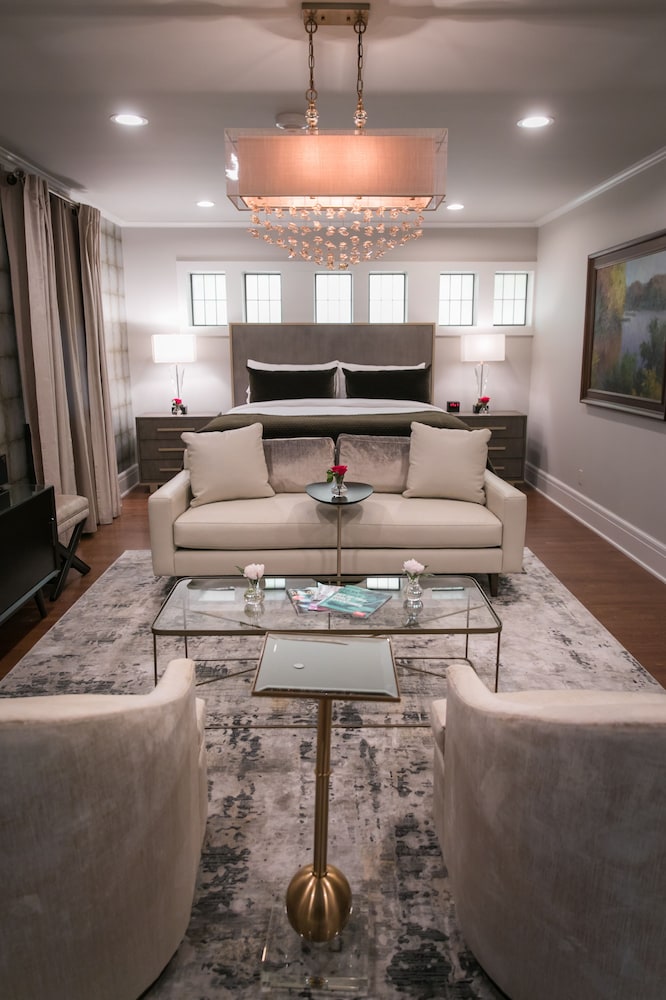 Sycamore 2 Bedroom in Carriage House photo 1