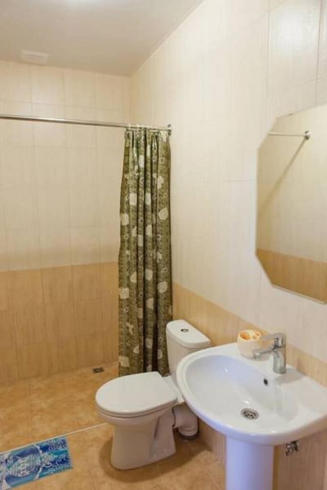 Standard Triple Room, City View photo 2