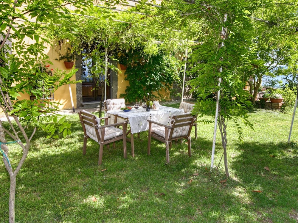 Villa photo 2