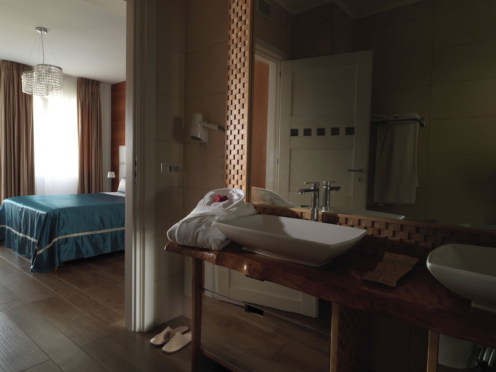 Superior Double or Twin Room, Sea View (2) photo 2