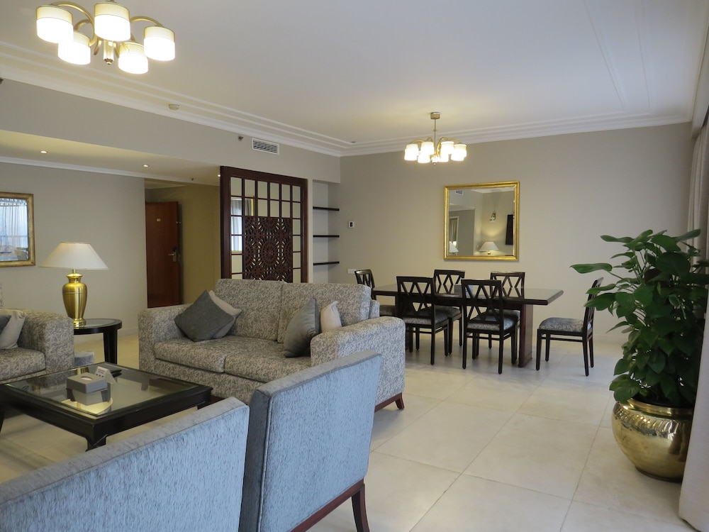 Deluxe Imperial Suite Nile View - Photo 8
