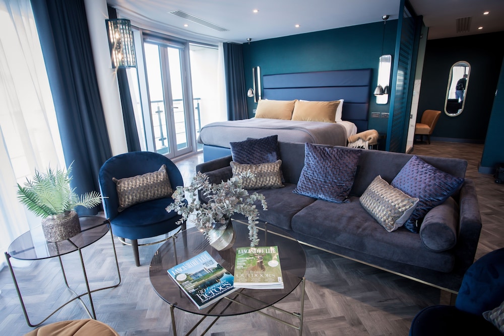 Suite (The Other Penthouse Suite) photo 1